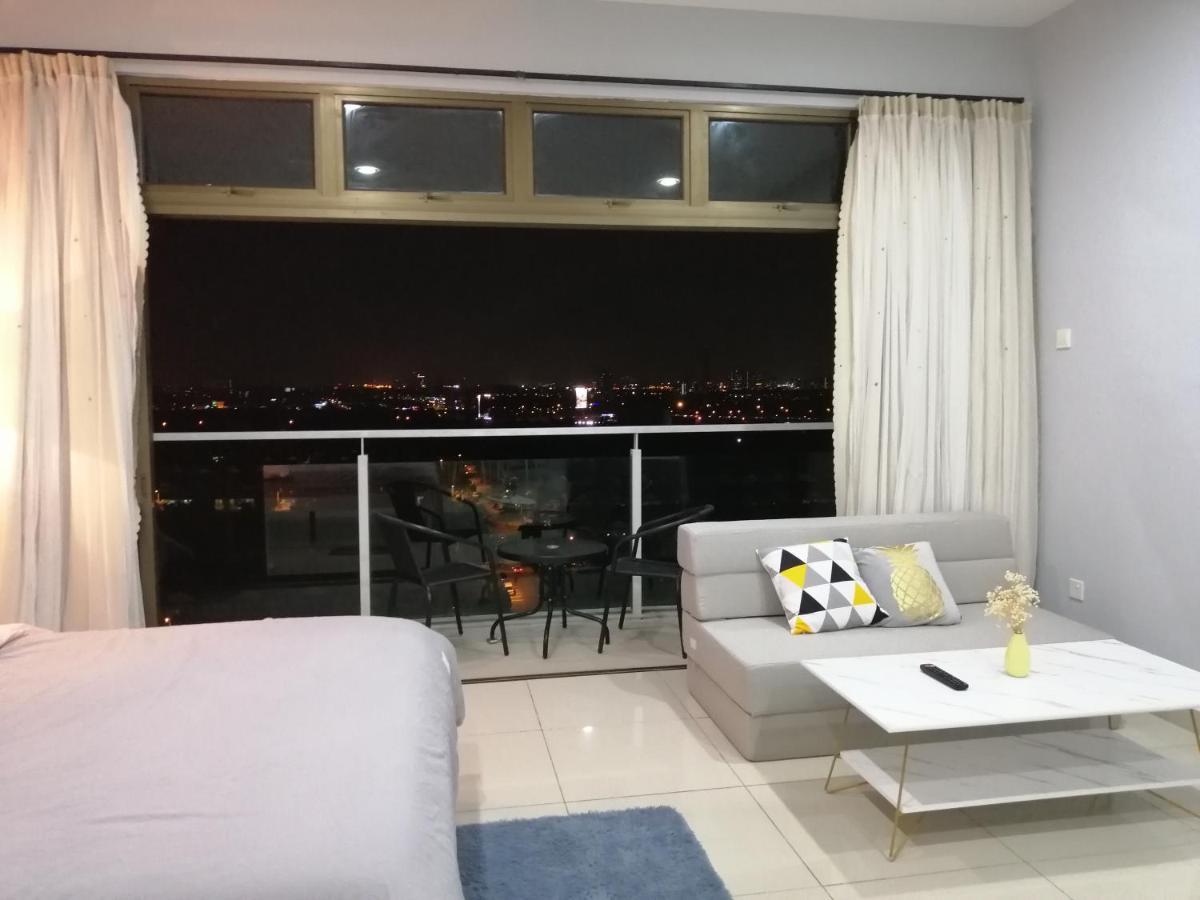 Johor Austin Toppen Romantic 2pax Wifi * Johor Bahru